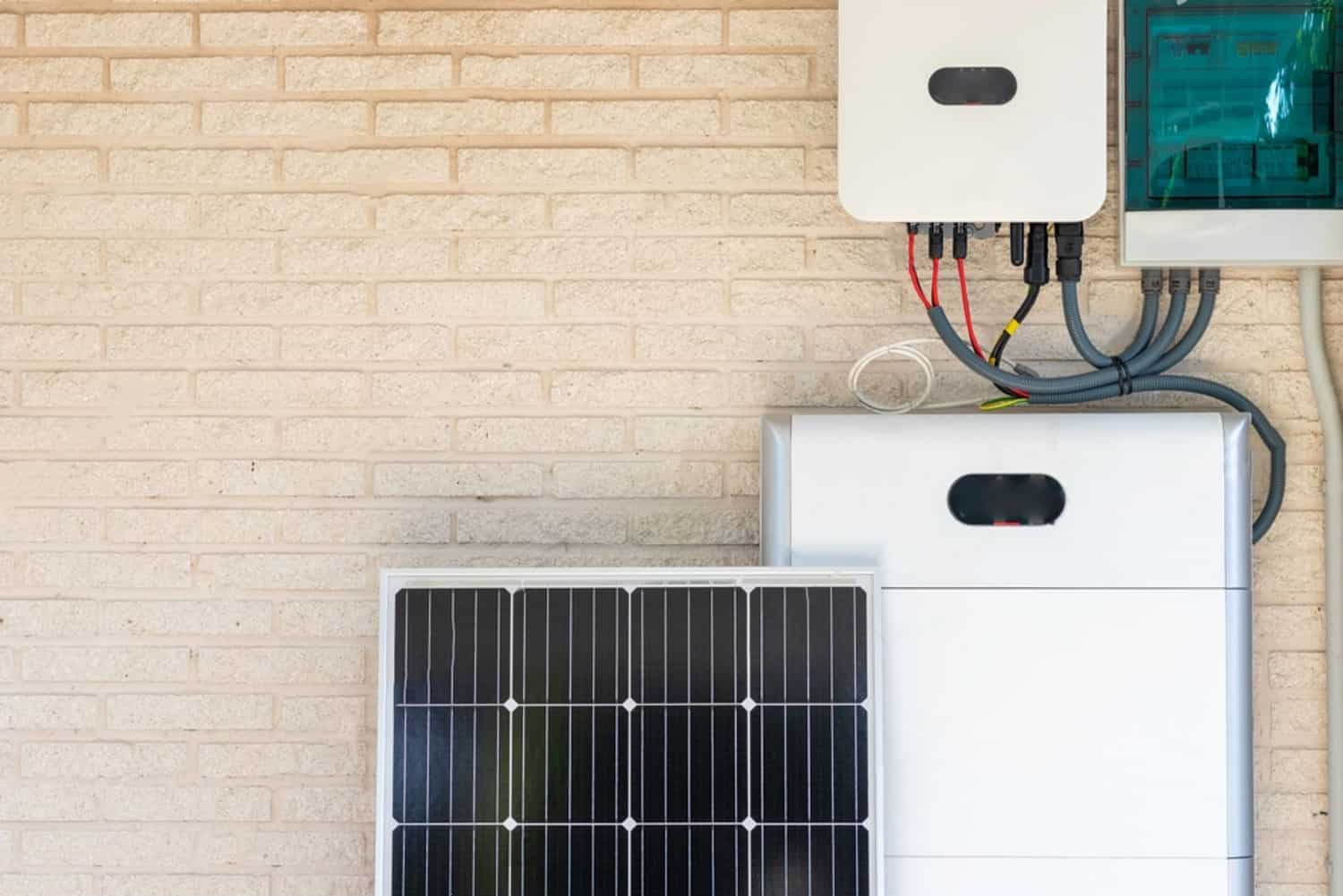 Batteria d'accumulo per impianto fotovoltaico, conserva energia e usa quando vuoi