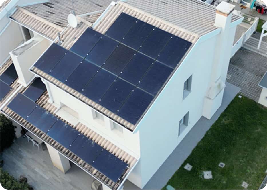 Impianto fotovoltaico residenziale pannelli solari energia sostenibile energia solare