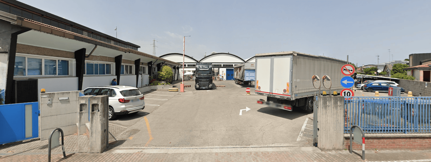 Stabilimento Pepsico lavoro su colonnine di ricarica zero emissioni sostenibilità elettrica